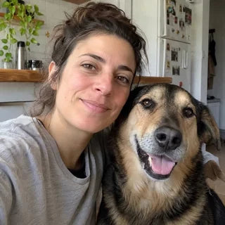 Foto de perfil ilustrativa de Paula con su perro